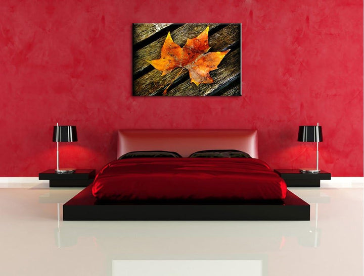 Pixxprint kleines Herbstblatt auf Holz auf Leinwand, XXL riesige Bilder fertig gerahmt mit Keilrahme