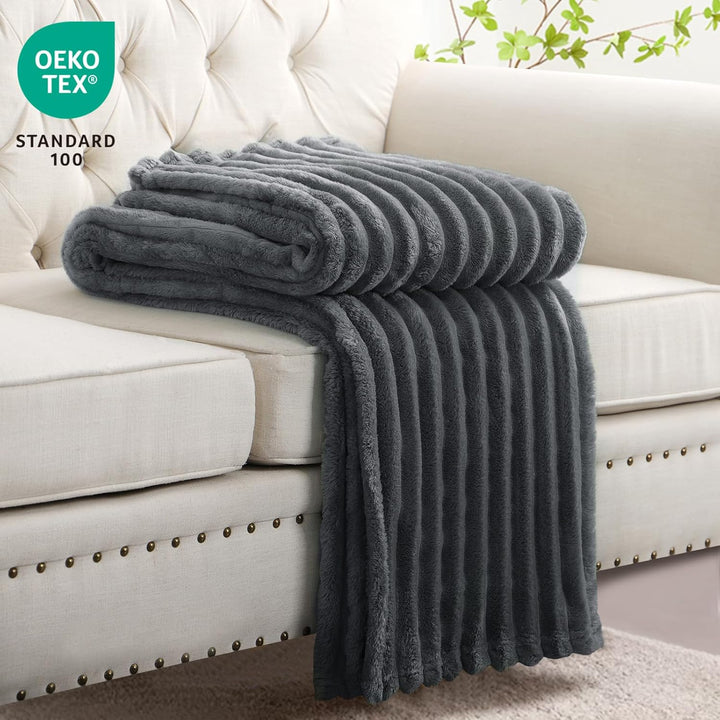 RUIKASI Kuscheldecke Flauschig Decke Grau - 130x150cm Fleecedecke Sofadecke Couchdecke für Wohnzimme