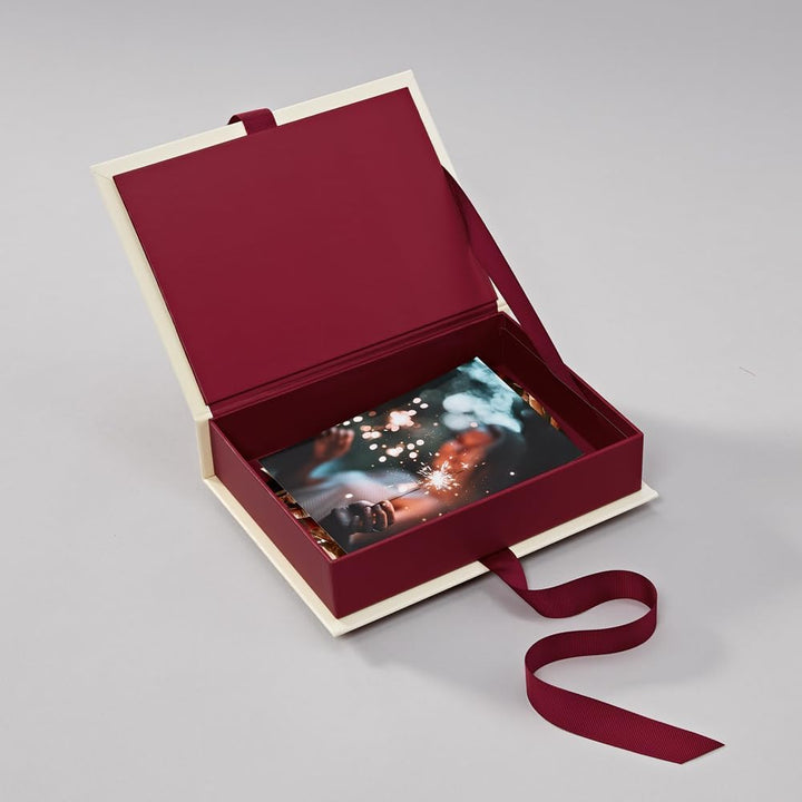 Semikolon 352512 Kleine Fotobox mit Einschubfenster - 20,7 x 15,3 x 4,7 cm - für 13 x 18 cm Fotos -