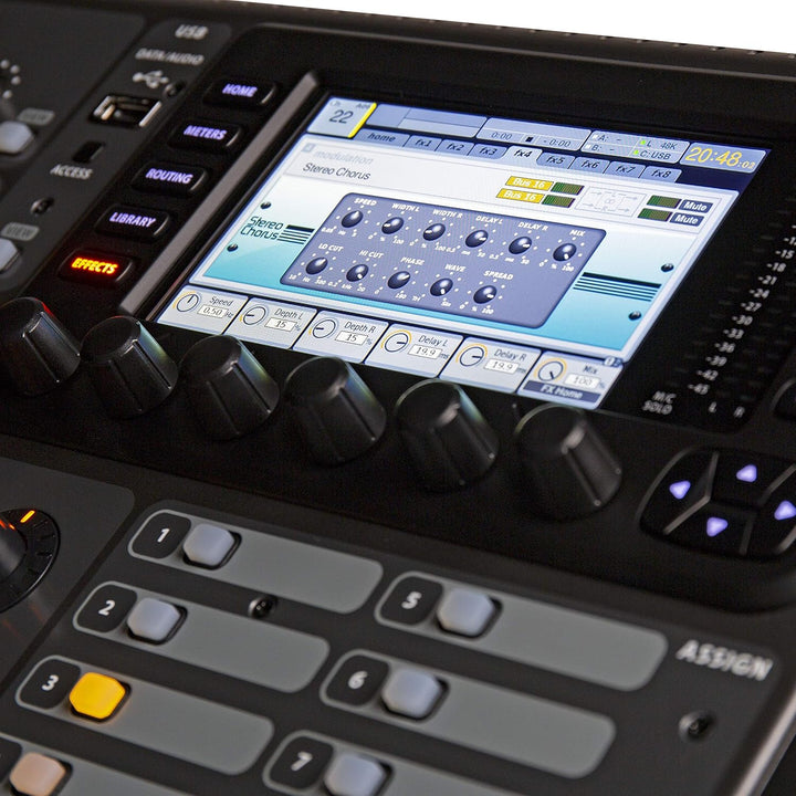Behringer X32 PRODUCER Rackmontierbares digitales Mischpult mit 40 Eingängen, 25 Bussen, 16 programm