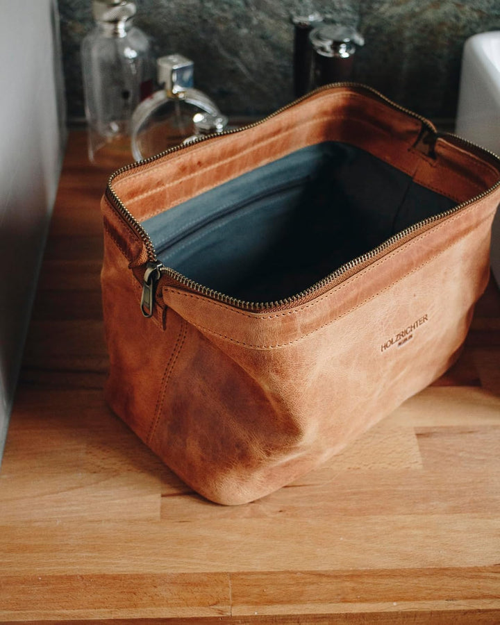 HOLZRICHTER Berlin handgefertigter Leder Kulturbeutel (M). Grosse, hochwertige Kulturtasche aus Lede