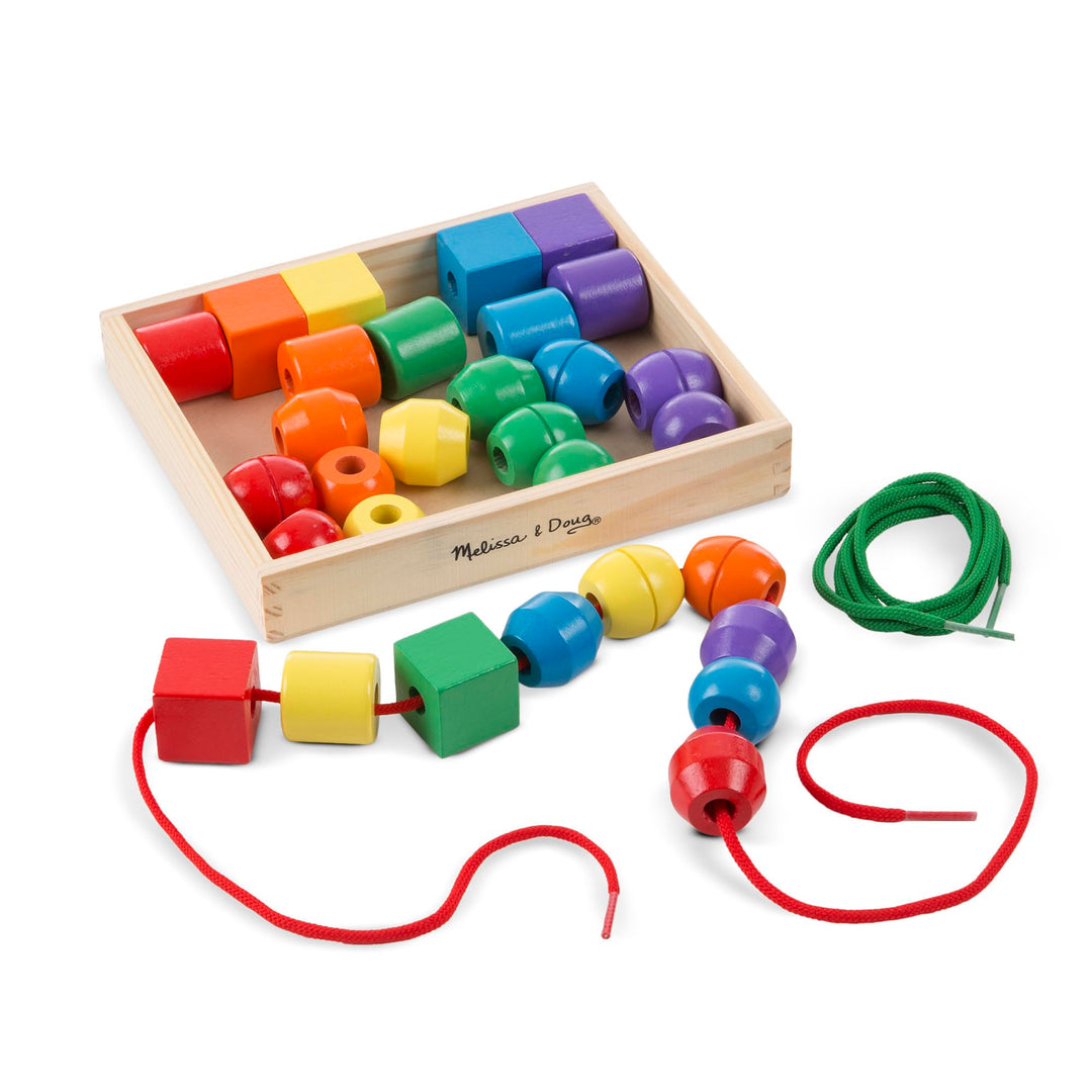 Melissa & Doug Fädelspiel mit Holzperlen für Kinder ab 3 Jahren, grosse Perlen in verschiedenen Form