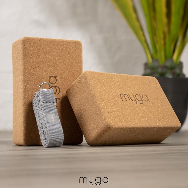 Myga Kork Yoga Zubehör Set | 2 Rutschfeste Kork Yoga Blöcke &amp; Verstellbarer Yoga Gurt | Perfekt für