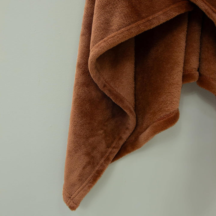 The Gruffalo Offiziell lizenzierte Fleecedecke mit Kapuze, superweiche, warme Decke, Walddesign, per
