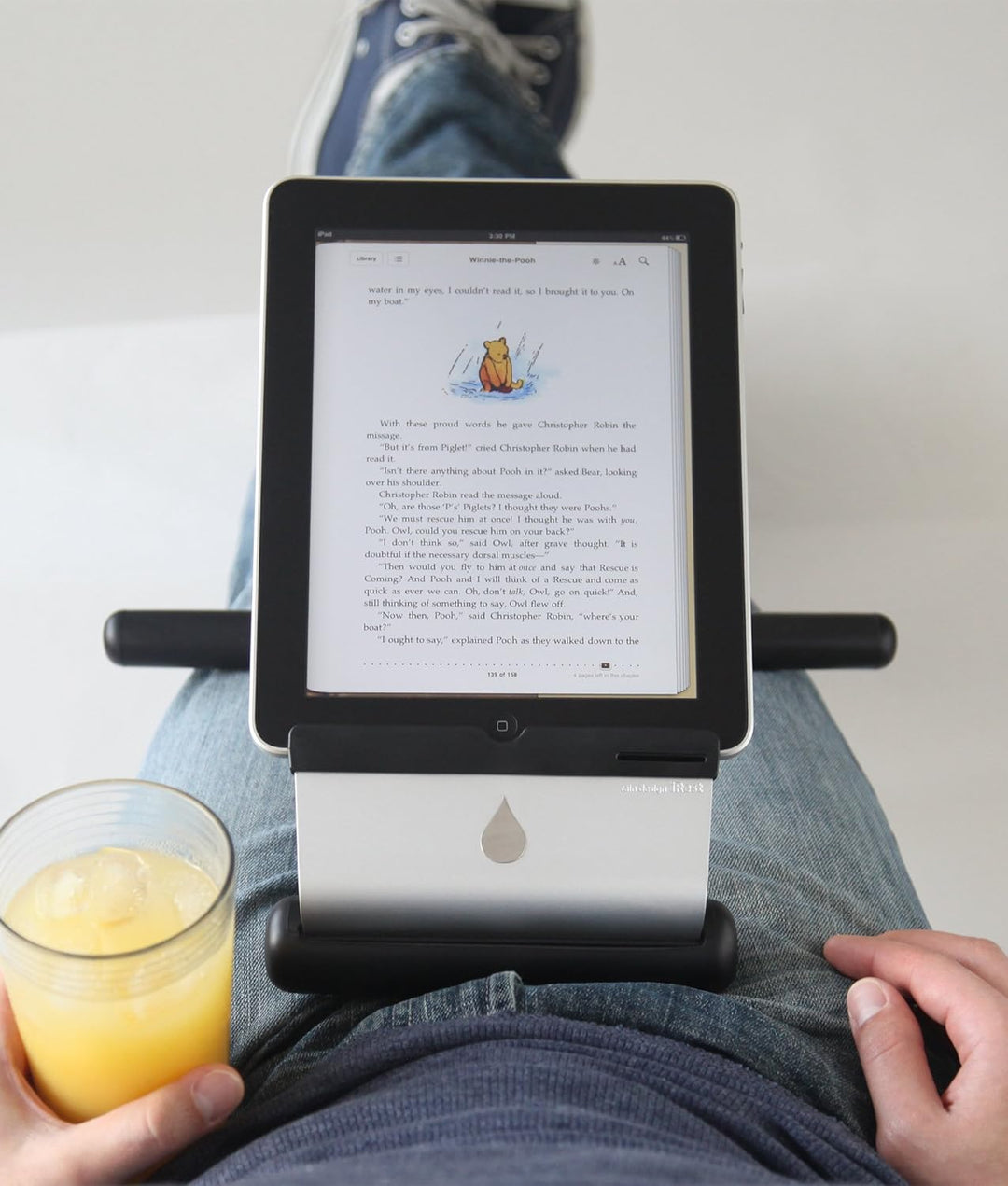Rain Design iRest Ständer für Apple iPad und Tablet Silber, kann auch auf einem Sofa - Sessel verwen