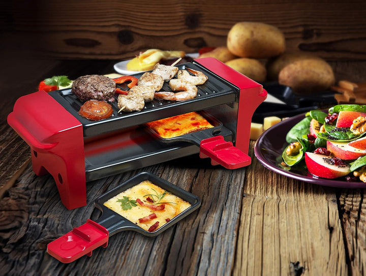 Bestron Raclette für 1 bis 2 Personen, Mini Tischgrill mit zwei Pfännchen und zwei Holzschabern, 350