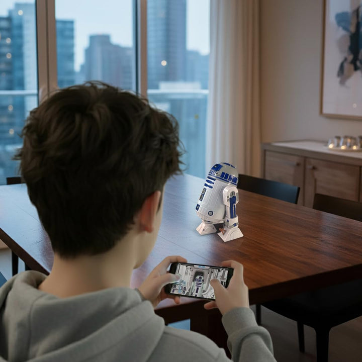 Clementoni R2-D2 Roboter – Star Wars inspirierter baubarer Roboter mit LED-Lichtern, Geräuschen und