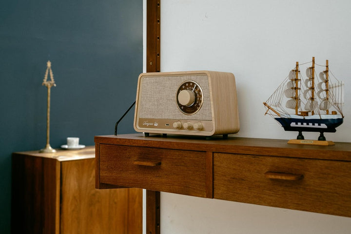 SANGEAN WR-101 Premium Retro-Radio mit FM/AM, Bluetooth, AUX, bleuchteter und dimmbarer Frequenz-Anz