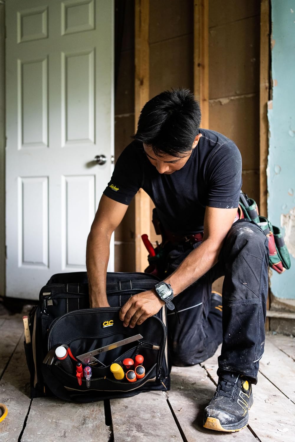 Custom LeatherCraft 1539 Werkzeugtasche mit 50 Fächern und Innentaschen Multi-Compartment 50 Pocket