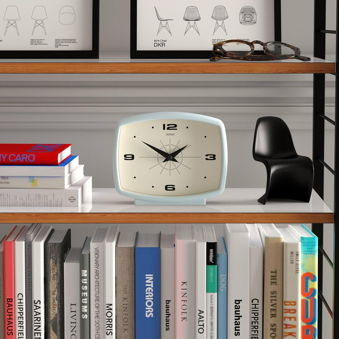 JONES CLOCKS® Schreibtischuhr 'Film' – rechteckiges Retro-Design in Blau, Cooler Look für Regal, Tis