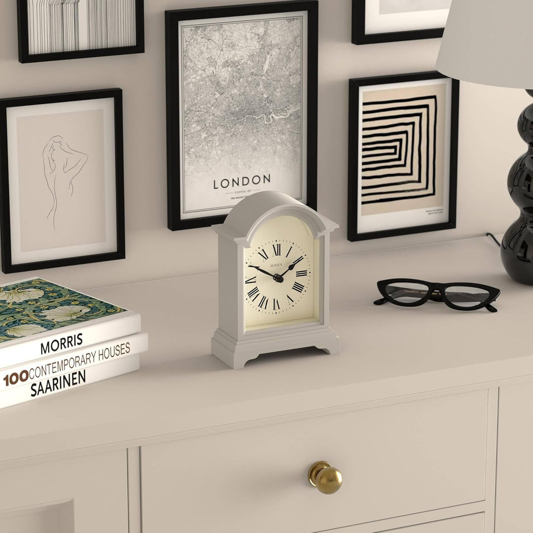 JONES CLOCKS® Bistro kaminuhr | Klassisches Design Einer kutschenuhr mit gebogenem Bogen | Grau | Ze