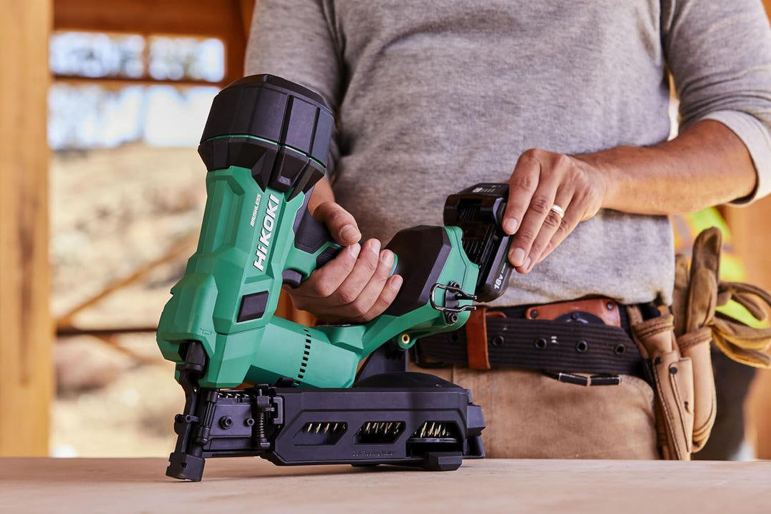 HiKOKI Akku Dachpappnagler - 18V, 25-45mm Nägel, Luftfeder-Antrieb, Brushless Motor - Leistungsstark