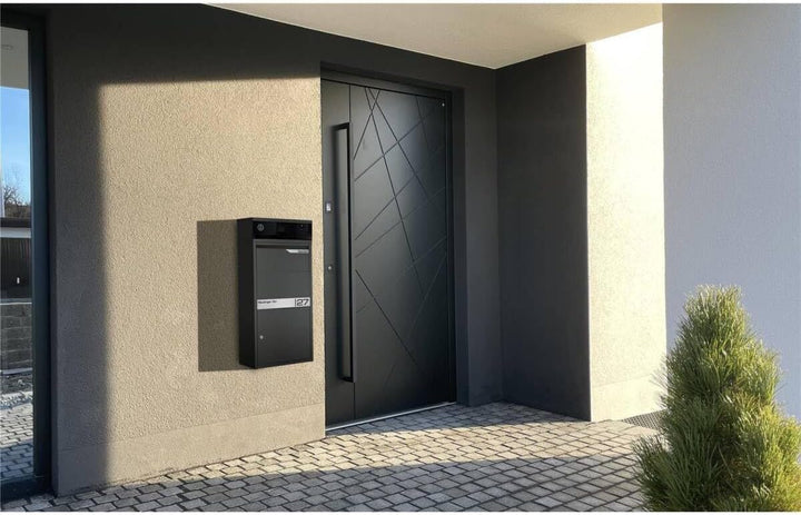 Metzler Paketbox mit Video Türsprechanlage, personalisiert mit Gravur | Videosprechanlage mit Postka