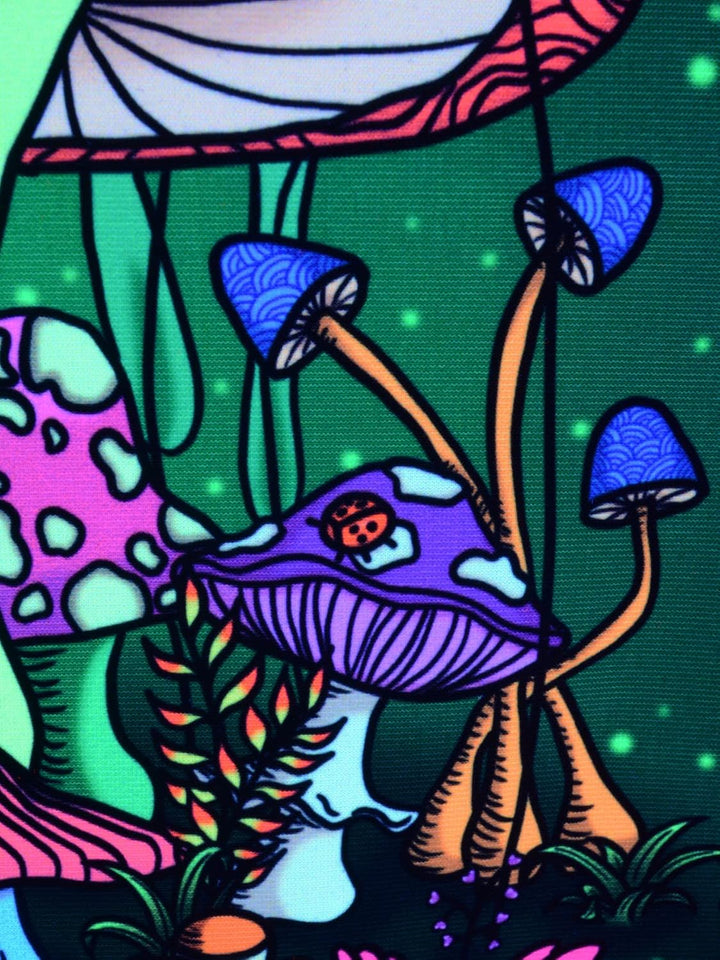PSYWORK Schwarzlicht Stoffposter Neon | Magic Mushroom Wonderland | 0,3 x 0,45m | UV-aktiv | fluores