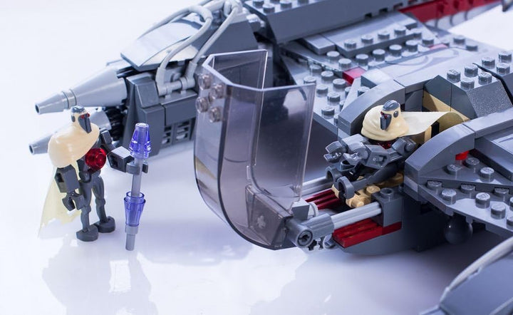 LEGO Star Wars 7673 - MagnaGuard Starfighter