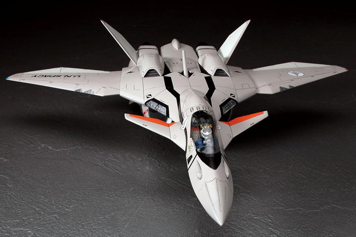 VF-11B Thunderbolt `Macross PLUS` (Plastic model) 1/72