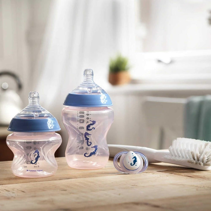 Tommee Tippee Closer to Nature Flaschen-Starter-Set für Neugeborene, brustähnliche Sauger mit Anti-K