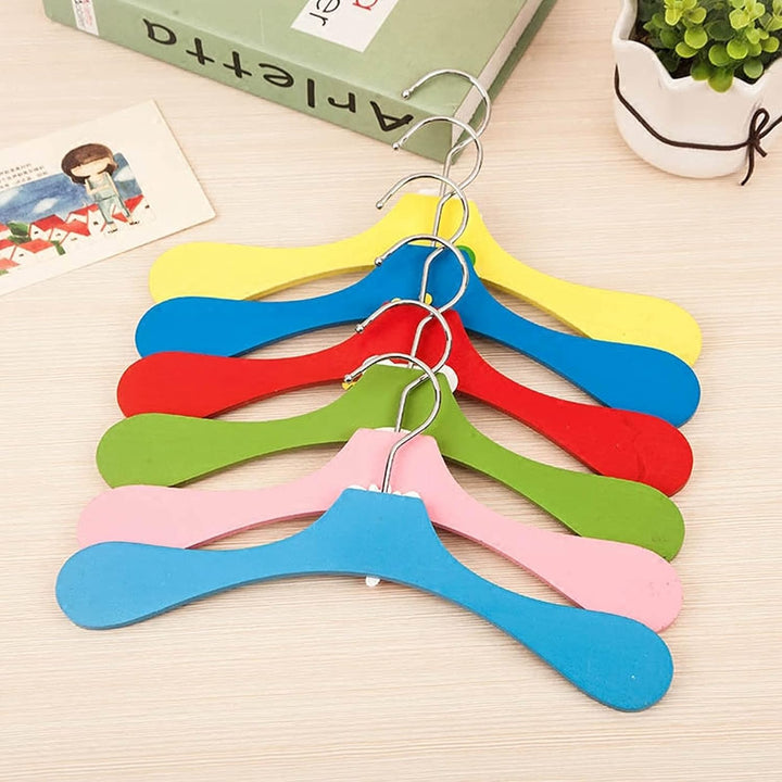 6 Stück Kinder Kleiderbügel aus Holz - Cartoon Baby Tiermotive Bunt: Giraffe, Bär, Frosch, Elefant,