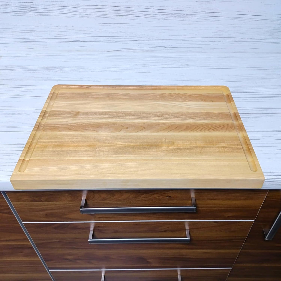 INNOVAHOME Backbrett Esche 50x35 cm - Profi Nudelbrett Knetbrett Holzbrett | Anschlagkante Stopperfu