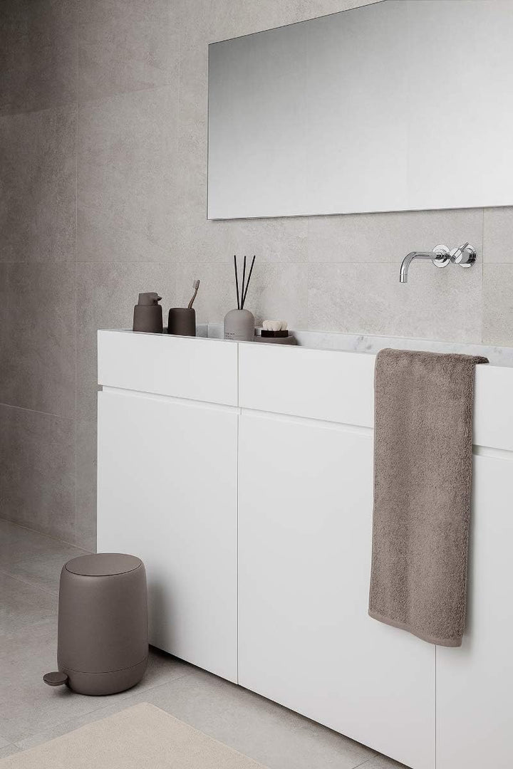 blomus -PARA- Treteimer aus pulverbeschichtetem Stahl, Moonbeam, 5L Fassungsvermögen, Smart-Close-Sy