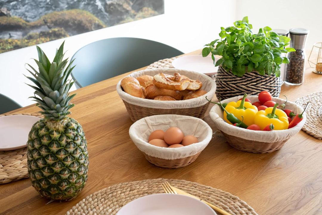 Decorasian Brotkorb geflochten aus Rattan - Brotkörbchen rund im 3er Set mit Leinentuch - Runde Bröt