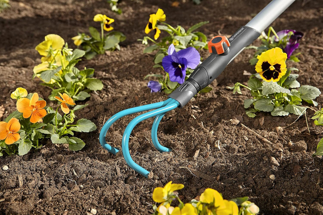 Gardena combisystem-Bodenpflege Set: Set bestehend aus Rechen, Grubber und 130cm Holzstiel, zur Bode