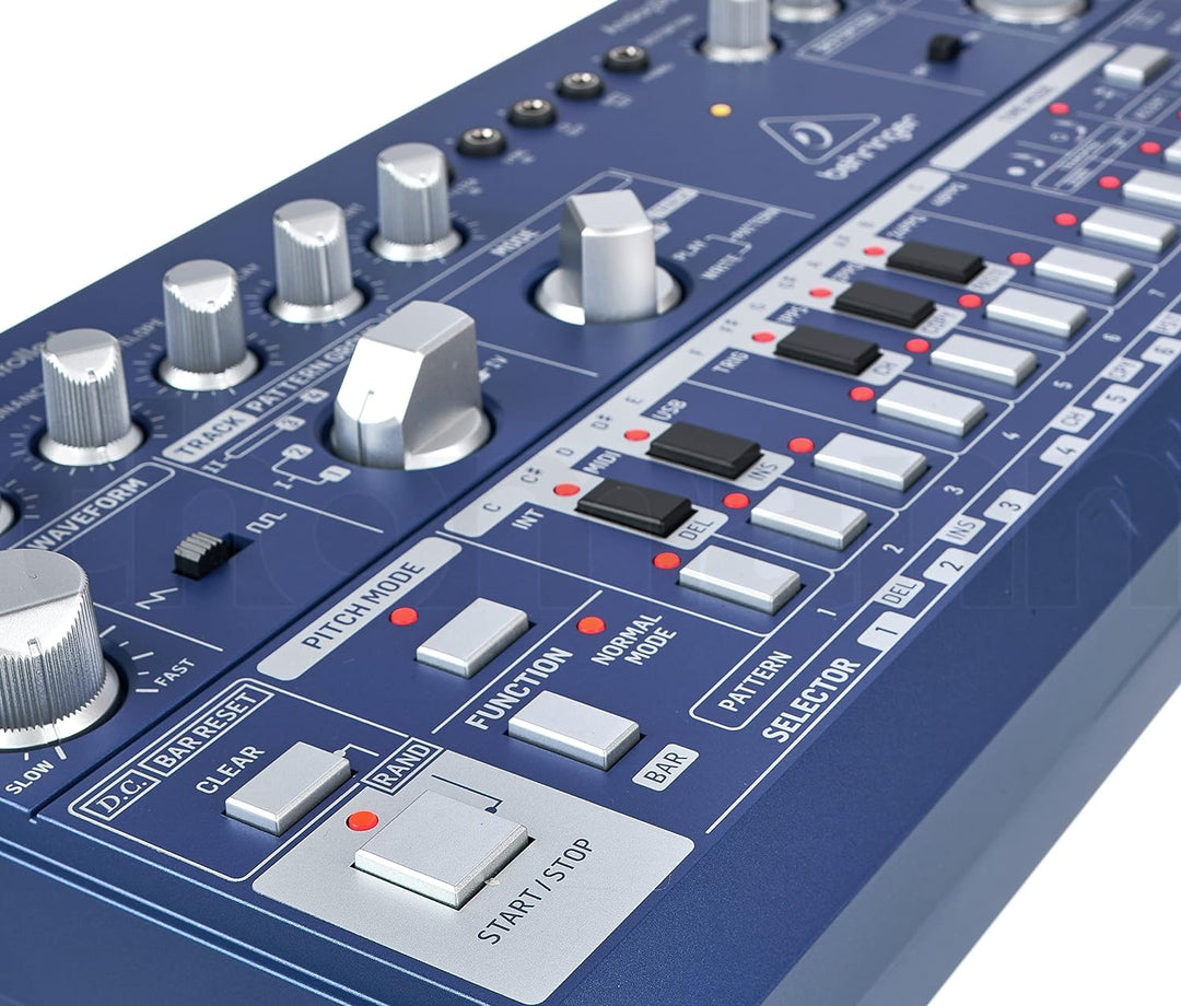 Behringer TD-3-BU Analoger Bass-Line-Synthesizer mit VCO, VCF, 16-Stufen-Sequenzer, Distortion-Effek