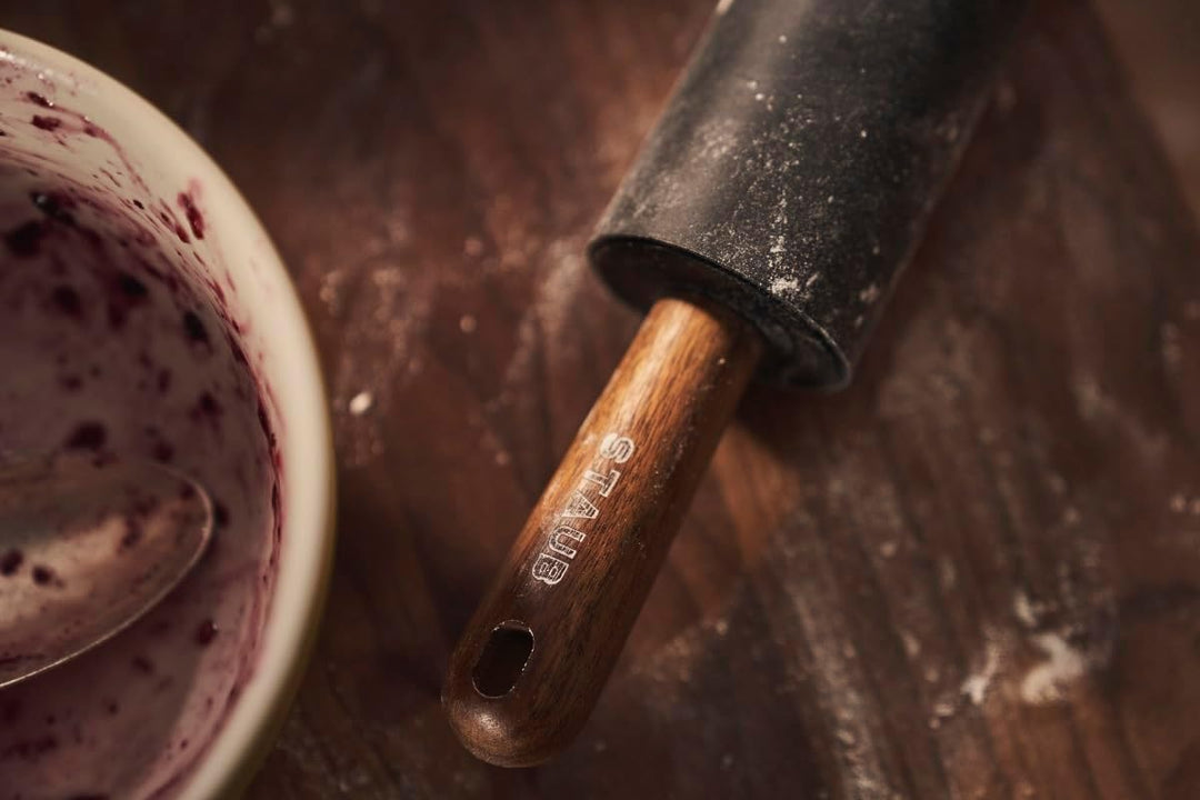 STAUB Teigroller, Nudelholz, Länge: 45 cm, Rollbreite: 26 cm, Schwarzes BPA-freies Silikon und Akazi