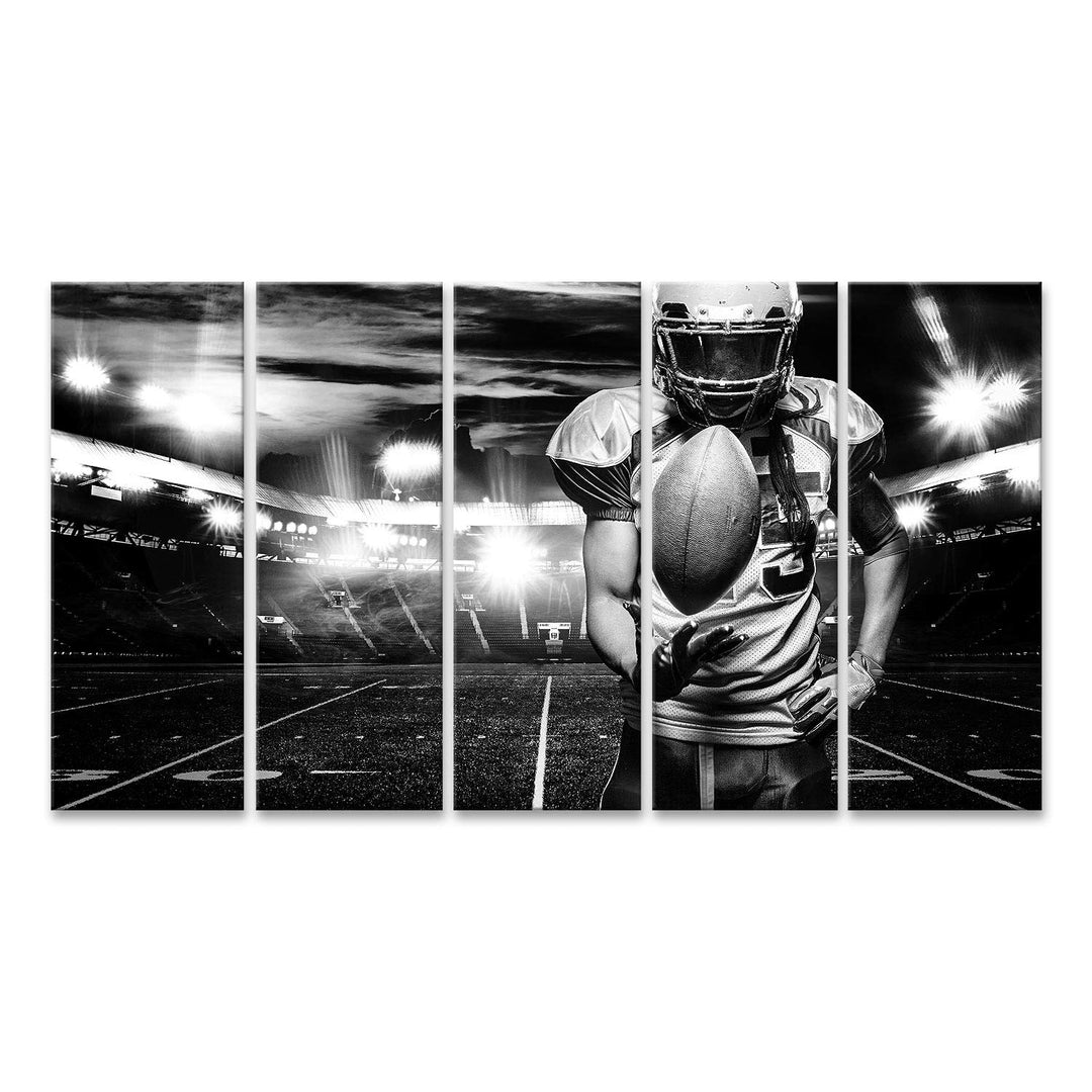 islandburner Bild auf Leinwand American Football Spieler Helm Mit Ball Im Stadion Schwarz Weiss Bild