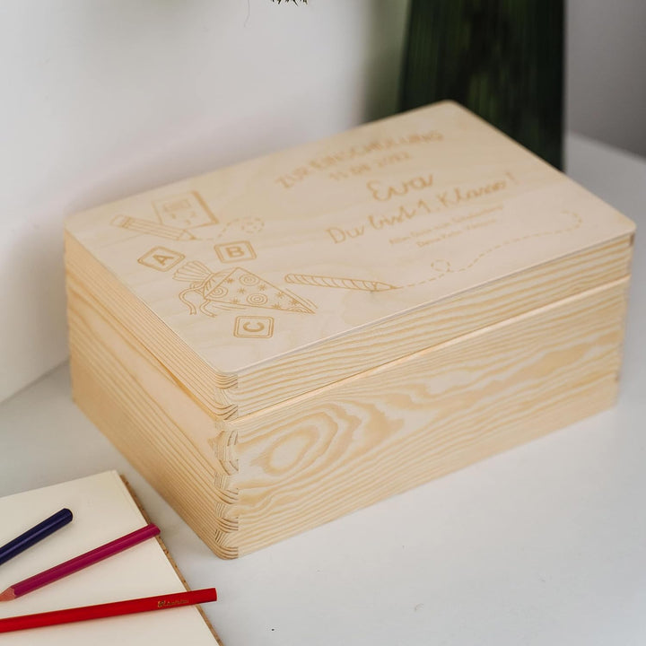 LAUBLUST Holzkiste mit Gravur - Personalisiert mit Datum | Name | WIDMUNG - Naturbelassen, Grösse M