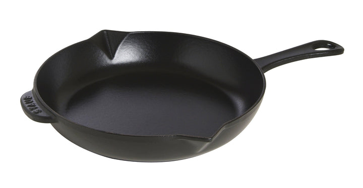 STAUB Bratpfanne aus Gusseisen, 26 cm, mit Ausgiesser, für alle Herdarten geeignet, Schwarz, 48.2 x