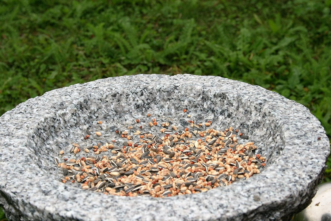 Gebrüder Lomprich Vogelbad aus Granit mit Fuss (3 Steinvögel am Rand