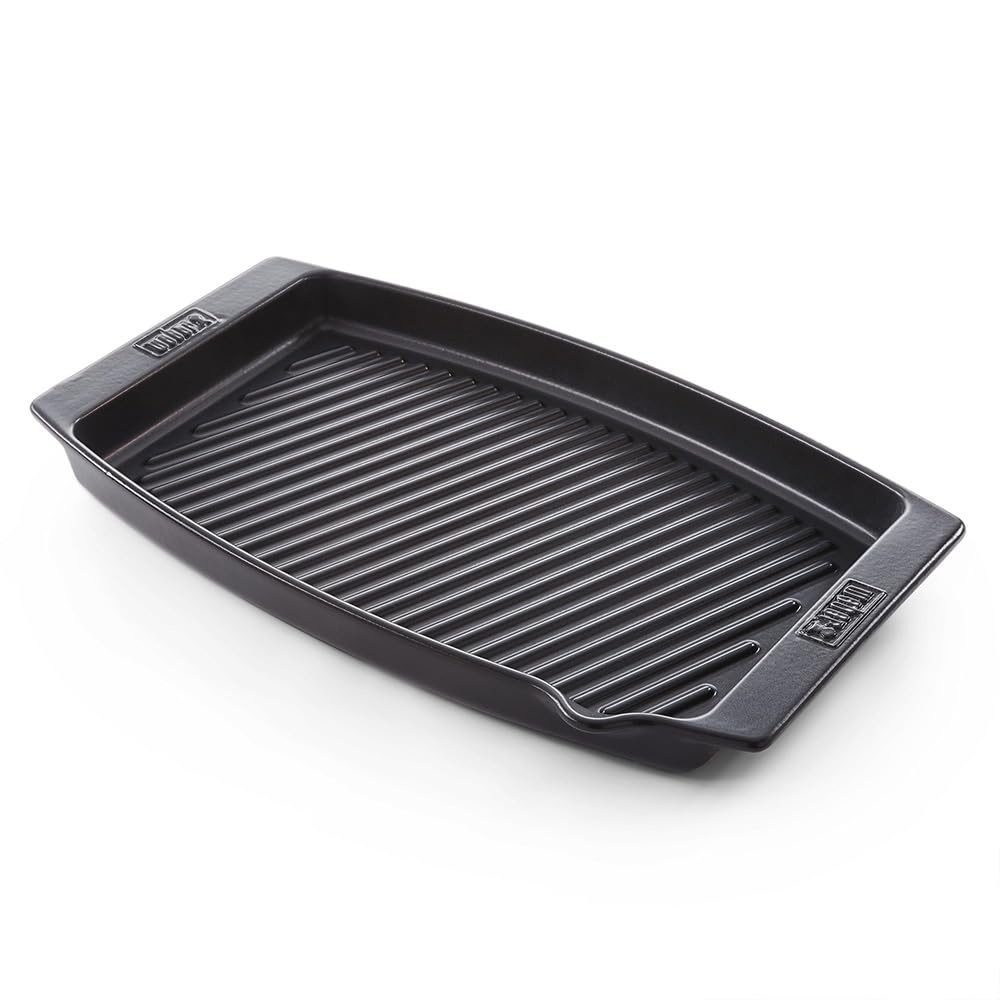 Weber Keramik Grillpfanne (47 x 28cm), Ideal für Fisch, gegriffelter Boden, mit Ausguess-Schaube, BB
