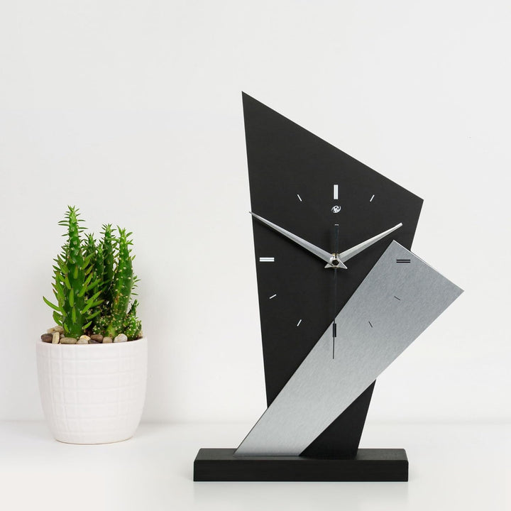 Kreative Feder Designer-Standuhr „Square“ aus Holz – Schwarze Tischuhr in modernem Metallic-Look ohn