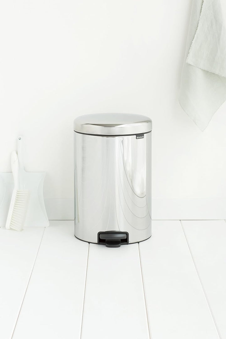 Brabantia 113987 Treteimer mit Inneneimer aus Kunststoff, stahl, Brilliant Steel, 20 Liter Brilliant