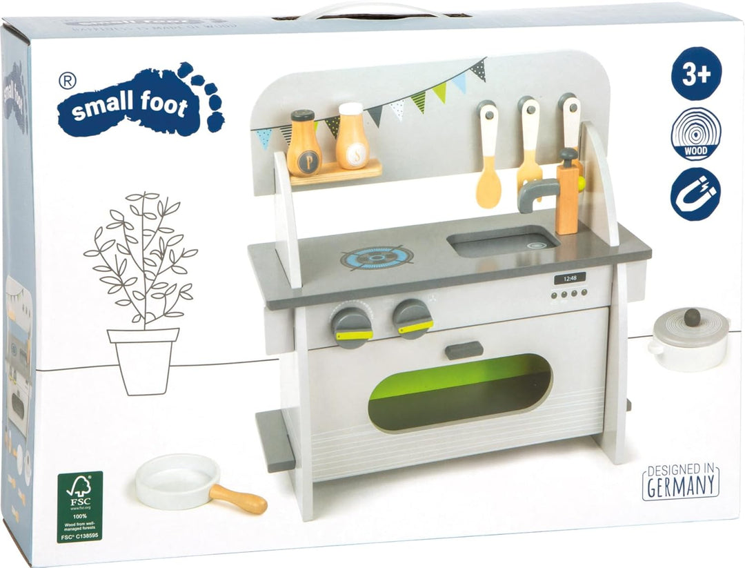 small foot Kinderküche "Kompakt" aus Holz, mit Backofen, Drehknöpfen, Topf, Pfanne und Küchenhelfer,