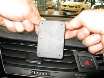 Brodit 855162 ProClip Halterung für Volkswagen Touran 16, Schwarz