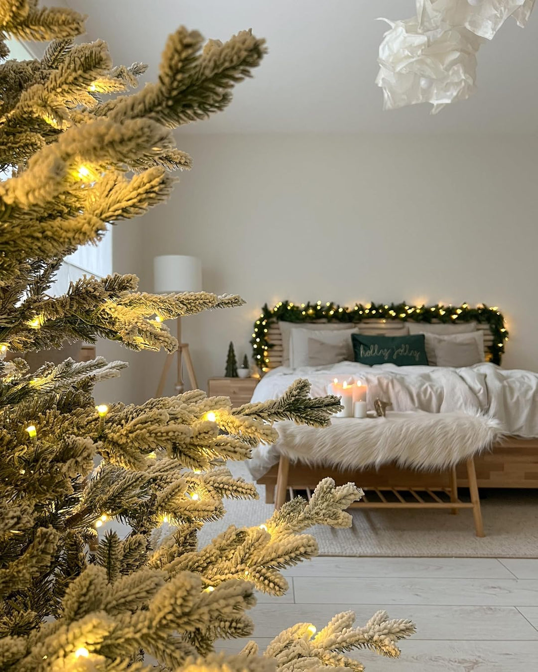 Künstlicher Weihnachtsbaum grün/weiss 180 cm mit LED Lichtern Kunstschnee Brisco