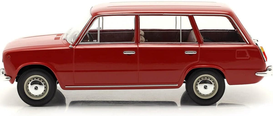 Triple9 FIAT 124 Familiare Kombi 1972 rot Modellauto 1:18