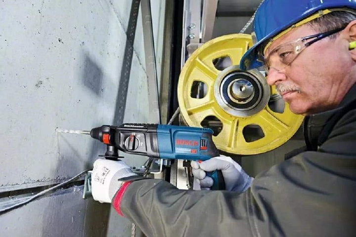 Bosch Professional Bohrhammer GBH 2-26 DRE (830 Watt , 2.7Joule, SDS-plus, Tiefenanschlag 210 mm, Al