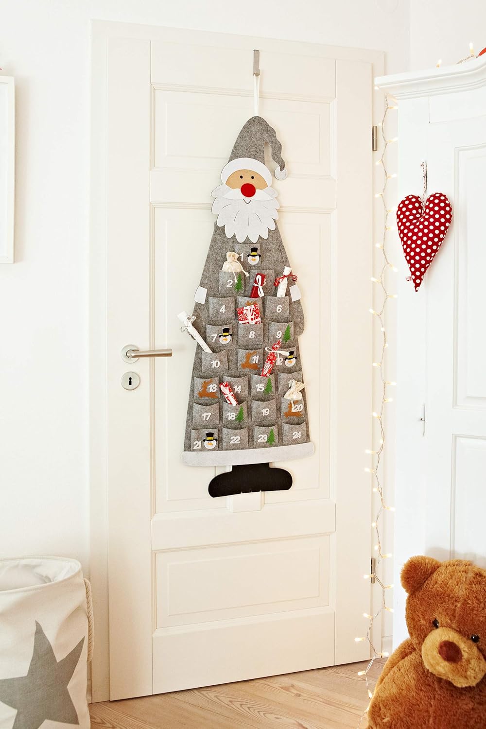 HEITMANN DECO Filz-Adventskalender Santa - Adventskalender zum Befüllen und Aufhängen - Weihnachtsma