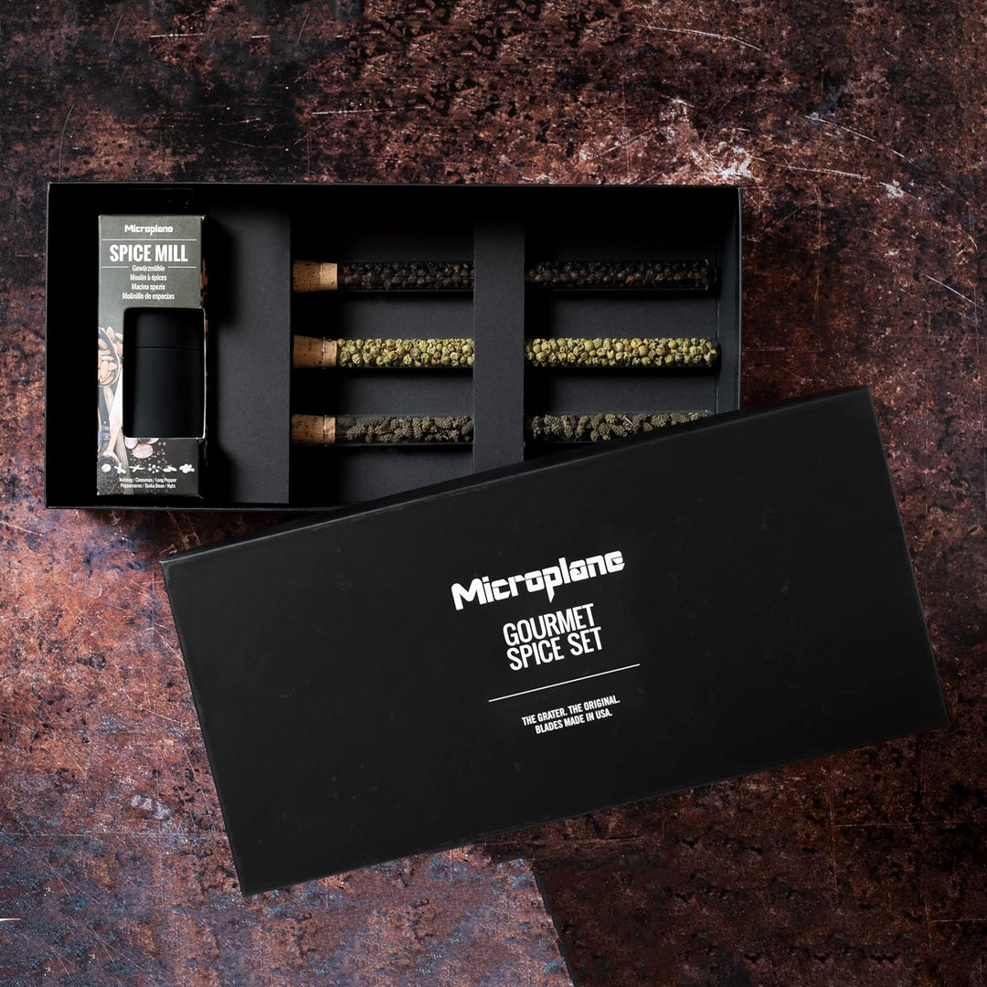 Microplane Gewürzmühle im Set mit Tellicherry Pfeffer, Grüner Pfeffer &amp; Schokoladenpfeffer