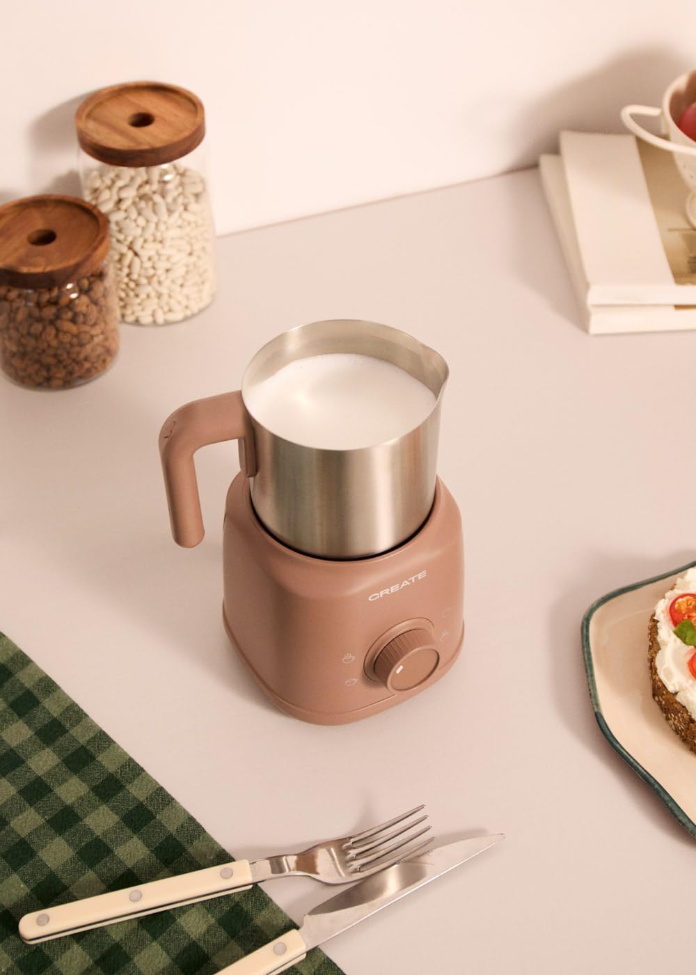 CREATE/MILK FROTHER RETRO/Milchaufschäumer und -erhitzer mit abnehmbarem Krug Mokka/Magnetische Dreh