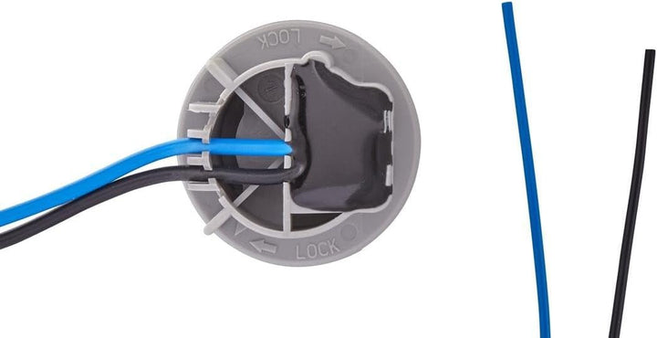 HELLA - Schlussleuchte - Halogen - 12/24V - Einbau - Lichtscheibenfarbe: rot - Stecker: Flachstecker