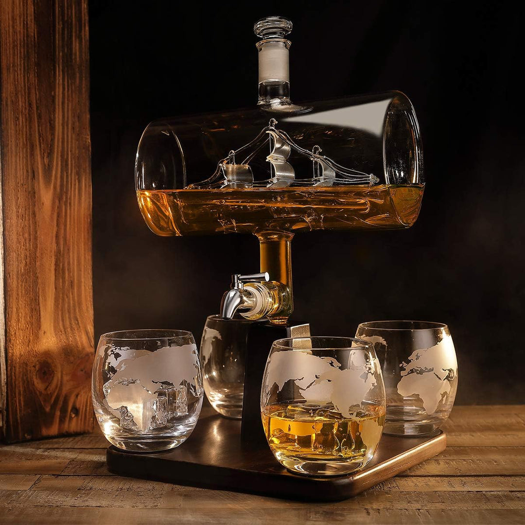 Whisky-Set 4er Whiskygläser 320ml, Glas-Karaffe mit Segelschiff Füllmenge 1000ml, Edelstahlhahn - Bl