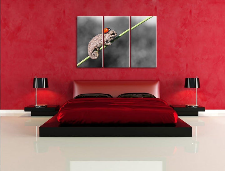 Pixxprint Süsser Gecko mit einem Marienkäfer als Leinwandbild | Grösse: 3 Teilig (120x80) | Wandbild