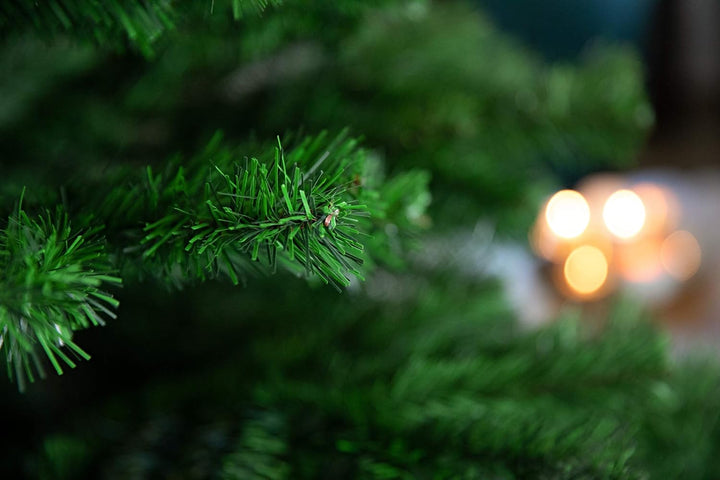 Heitmann Deco - Künstlicher Weihnachtsbaum - zum Zusammenstecken - 210cm - mit Metallfuss - Grün - T