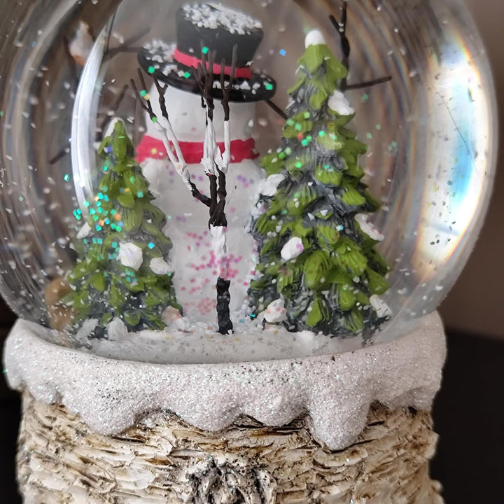Heaven Sends Weihnachts-Schneekugel mit Schneemann umgeben von Waldtieren