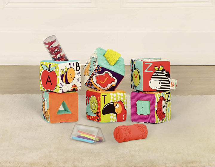 B. toys - ABC Block Party - Soft-Alphabet-Blöcke - 6 Bauklötze &amp; 5 Einsätze für Babys - Briefe &amp; Tie