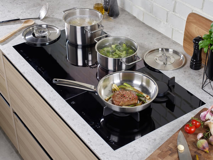 Fissler Pure Collection / Edelstahl-Pfanne (Ø 28 cm) unbeschichtete Stielpfanne, Innenskalierung, 10